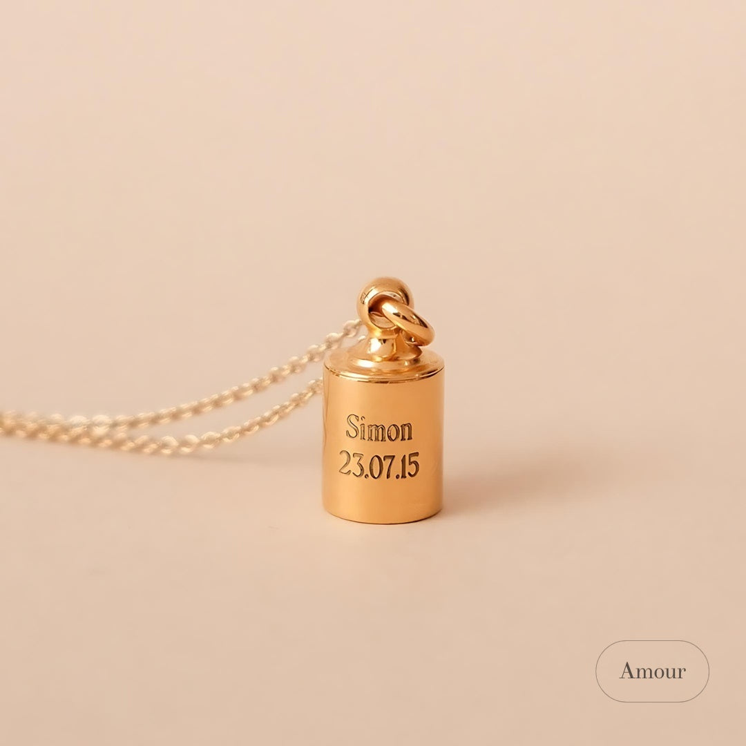 Gold-plated necklace with Amour engraving